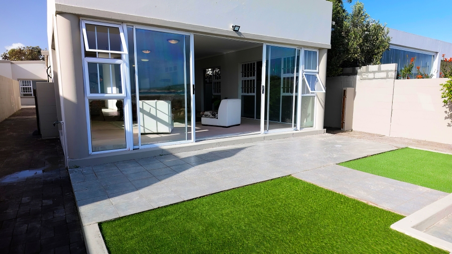 4 Bedroom Property for Sale in Middedorp Western Cape